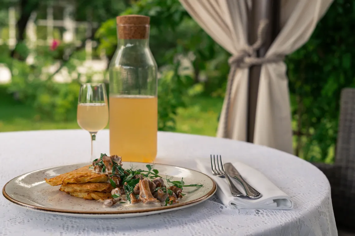 usadba restoran meniu sezon lisichki s kartofel original